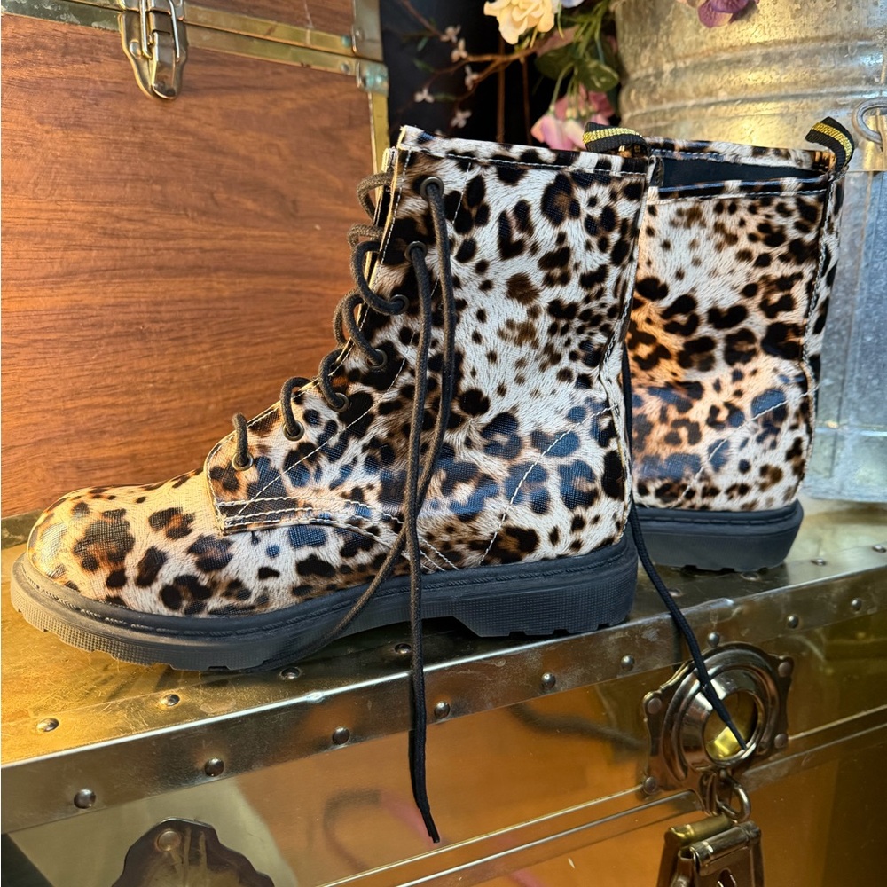 Arizona Jean co Leopard Print Combat Boots 8.5